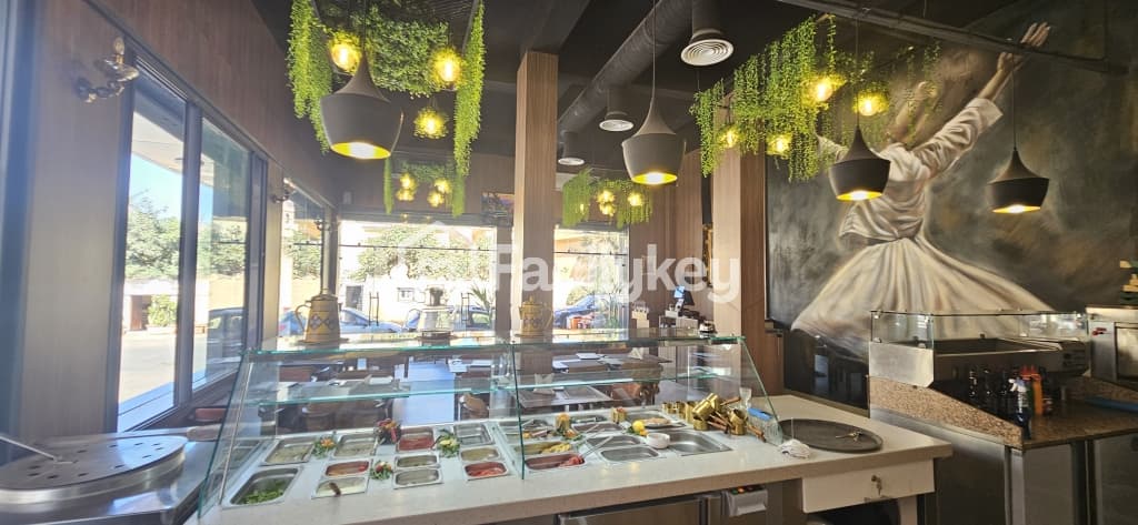 Local commercial de 230 m² à Casablanca